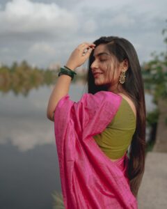 Rajisha Vijayan Instagram - இரவும் போனது…
பகலும் போனது…
மன்னன் இல்லையே கூட…
இளைய கன்னியின்…
இமைத்திடாத கண்…
இங்கும் அங்குமே தேட… ♥️

@i_m_vyshnav