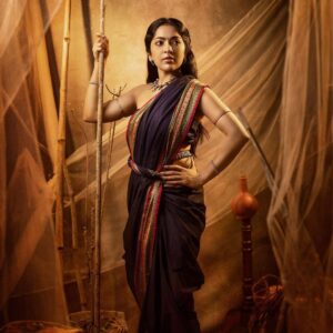 Ramya Subramanian Instagram - 🛶🌊💪🏻= 🌟 Poonguzhali 🌟

 📸🎥- @zerogravityphotography 
Stylist - @mehndi_jashnani 
Studio - @anora_artstudio 
MUA - @mua_vijisharath 
Decor - @vermiliondecors 
Jewellery -  @sukra_jewellery 
Costume - @marinasboutique_ 

Now to wait and watch @aishu__ own this part in PS-2 🤙🏻🙌🏻♥️!