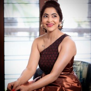 Ramya Subramanian Instagram - Aasai Viduvadhillai ☺️♥️

👗- @thestitches.in 
📸- @saicharan__photographer 
💄- @jayashree_hairstylist 
💇🏻‍♀️- @jr__artistry