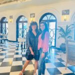 Ranjini Haridas Instagram - Was lovely bumping into you @maithri_1111 ..been forever !!!❤️❤️❤️ Also Maithri would often get mistaken for me everywhere she went back in the day so I’m just wondering if we still look a bit like each other 12 odd years later ..what do you guys think? #lookalikes #catchinguoafterages #friends Azora by Ayatana, Kochi