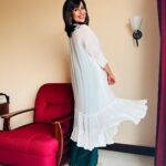 Ranjini Haridas Instagram - There is just something about Christmas that brings a smile to your face ,a bounce to your step and just all round happiness even when life actually sucks !!!😂😂😂 It truly is the most wonderful time of the year !!!❤️ Outfit by @fashionbaycouture #christmas #aroundthecorner #xmasvibes #happiehippie #ranjiniharidas #🎄#🎅