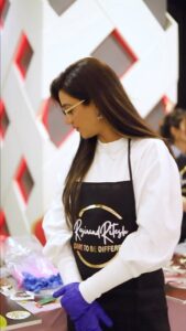 Rati Pandey Instagram - When the participant and the canvas are equally beautiful ! Thank you @ratipandey for your support and love… it was such a good gesture by you to visit the #mumbai #photoresinart workshop. Thank you once again. 
.
#celebrity #actress #artworkshop #resin #trendingpage #explorepage✨ #resinartworkshop #resinartistindia