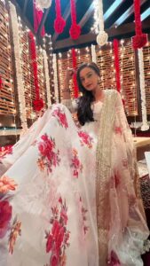 Rati Pandey Instagram - Halka halka suroor❤
.
.
.
#ɪɴsᴛᴀᴍᴏᴏᴅ #ratipandey #ratipandeyreels #suroor #indianbeauty #indianattire❤️ #btsedits #shootmode