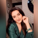 Rati Pandey Instagram - I just flow with the wind😁😆❤ . . . #instareels♥️ #ratipandeyreels #notflirting #flowwithme #réel #goodmorning