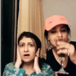 Rati Pandey Instagram - Had to do this 😆🤪 Choti bachhhiii ho kya??? . . #trendingreel #réel #ratipandey #juhiparmar #funnyvideo #justforfun😂 #ɪɴsᴛᴀʀᴇᴇʟs