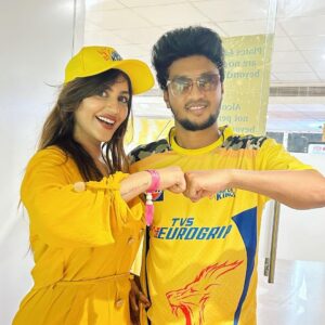 Raveena Daha Instagram - IPL celebration with my darlings 🥳❤️
One of the most funfilled day ever 🥳🥳🥳
#csk #yellowlove 💛
@im_raveena_daha @kuraishi_the_entertainer @samyuktha_shan @yashikaaannand