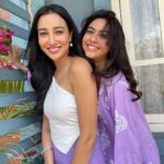 Reem Shaikh Instagram - Twinning with this Cutie 😘😘 @reem_sameer8 #funtimes #masti #shooting #shoot #fun