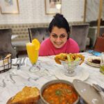 Reenu Mathews Instagram - Expressions of a Foodie😉 Can anyone relate? . . #lifestyleblog #lifeindubai #foodiegram Emirate of Dubai