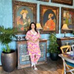 Reenu Mathews Instagram - Happy Sunday Fam 🩷 . . #lifeindubai #summervibes #summercolors #breezyoutfitsarethebest Bombay Bungalow