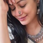 Reenu Mathews Instagram - Teri yaad... 🩷🩷🩷 . . #reelswithreenu #shaayarilove #setmundulover Emirate of Dubai