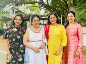 Rekha Krishnappa Instagram - Extended Family for ever❤️❤️

#deivamagal #deivamagal_team #meetuptime #meetup #suntv #suntvserial #suntvserialactress #suntvfansclub