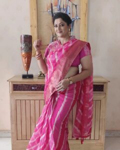 Rekha Krishnappa Instagram - Happy pink day😜 just for fun... Life should be full of fun.... Let's celebrate pink day.. hahaha 

#saturdayvibes #shootinglocation #shootingspot #dressup #happiness #happinessquotes