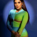 Richa Chadha Instagram - Casual gravity defying hair-flip! Wore @alexperryofficial , @herstoryjewels diamonds and @gucci to meet Ms Wintour thanks to @vogueindia ! Was a pretty special eve. Make up @adhishreep , hair @ashisbogi and photomaker @harshphotography11 ❣️ @lemill