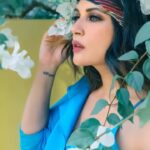 Richa Chadha Instagram - 🌸 . . . . . . . Hair @harryrajput64 , Makeup @tanujadabirmakeup , Photo @imanojj . Bougainvilleas courtesy @turiyavilla . . . . #reels #bollywood #RichaChadha #actorslife #shoot #bandanabandi #quirky #bougainvillea