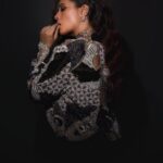 Richa Chadha Instagram - Givin thanks 🌑 Good night. . . . . . . . In @anamikakhanna.in , styled by @anishagandhi3 @rochelledsa . Baubles @vinitamichaeljewelcraft , @goldsmiths_jewellery Make up @shaylinayak asst @vickyvandre , hair @ramihalder Photography @harshphotography11 🫀 #whyareyoureadingmyhashtags #style #bollywood #richachadha #instafashion