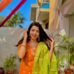 Riya Deepsi Instagram - Aee re Sakshi more piya ghar aaye, Ab kal aa na baaki ki chugali kal karenge 😉 📸 @itz_saurya03 #love#indiantraditionalwear#explore#explorepage#fashion#suitsuit#trendit#instagram#indtagood#traditionalwear Greater Noida