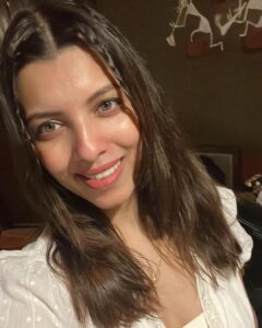 Riya Deepsi Instagram - No filter baby 😉
Btw open hair or braid ? What do you choose ? 

#instagood#instagram#explore#explorepage#style#fashion#love#moments#viral#beauty#trendit#nofilter