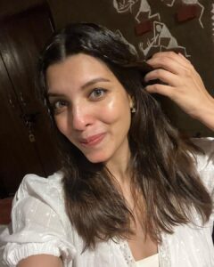 Riya Deepsi Instagram - No filter baby 😉
Btw open hair or braid ? What do you choose ? 

#instagood#instagram#explore#explorepage#style#fashion#love#moments#viral#beauty#trendit#nofilter