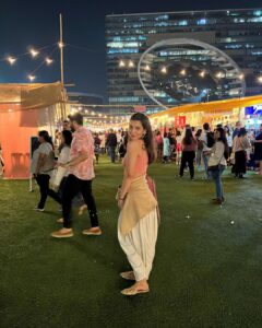 Riya Deepsi Instagram - You should see me in the crowd 😂 always in a mood 😁✨

#instagood#instagram#explore#explorepage#style#fashion#love#moments#fleamarketstyle#fleamarket
