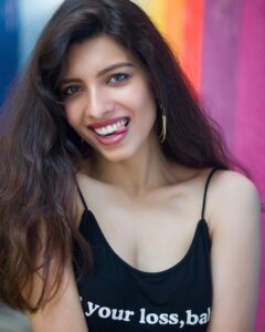 Riya Deepsi Instagram - Looking at you ❤️🤓
#photoshoot#portraitphotography#explore#explorepage#love#instagram#instagood#fashion#smile