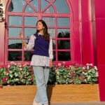 Riya Deepsi Instagram - A good background and a good pose = a good picture 🤓 📸 @i.shreyabhalla #instagood#instagram#explore#explorepage#fashion#trending#pose#selflove