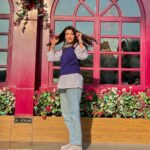 Riya Deepsi Instagram - A good background and a good pose = a good picture 🤓 📸 @i.shreyabhalla #instagood#instagram#explore#explorepage#fashion#trending#pose#selflove