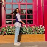 Riya Deepsi Instagram - A good background and a good pose = a good picture 🤓 📸 @i.shreyabhalla #instagood#instagram#explore#explorepage#fashion#trending#pose#selflove