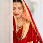 Riya Deepsi Instagram - तेरे होने से मेरी पलके ऐसे झुकी जैसे साथ हमारा बरसों का हो तुझे देखने की चाह में दिल ऐसा धड़का जैसे प्यार हमारा जन्मों का हो - रिया दीपसी #bts#shoot#dulhaniyan#punjabi#love#work#red#explore#explorepage#trending#portait#photography#instagram