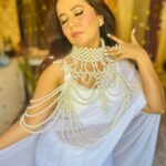 Roopal Tyagi Instagram - 👸 Pearl cape by @peterpan.trinkets #ootd #ad #collaboration #sareelooks #saree #white #pearl #uniquejewelry