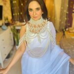 Roopal Tyagi Instagram - 👸 Pearl cape by @peterpan.trinkets #ootd #ad #collaboration #sareelooks #saree #white #pearl #uniquejewelry