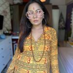 Roopal Tyagi Instagram - Bolo subah shaam… 👇🏼 #retrolook #theme #zeenataman #dummarodum #hippiestyle
