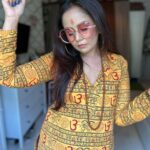 Roopal Tyagi Instagram - Bolo subah shaam… 👇🏼 #retrolook #theme #zeenataman #dummarodum #hippiestyle