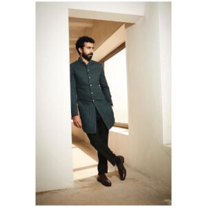 Roshan Mathew Instagram - @roshan.matthew in @kunalrawalofficial , basically Zulfi all spruced up 🤓 

📸 @shivamguptaphotography 

.
.
.

#roshanmathew #celebritystyle #lookoftheday #style