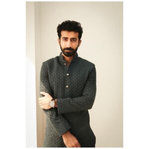 Roshan Mathew Instagram - @roshan.matthew in @kunalrawalofficial , basically Zulfi all spruced up 🤓 

📸 @shivamguptaphotography 

.
.
.

#roshanmathew #celebritystyle #lookoftheday #style