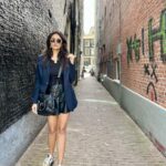 Roshni Chopra Instagram - Euro trip #capsulewardrobe 🧥🫶 👟@newbalance 574’s (on all looks) 👜 @balenciaga (on most looks ) Look 1 - Shorts @stradivarius Blazer- @massimodutti (men’s) Tank - @arketofficial Sunnies @jimmyfairly Look2 - Stripe tee - @arketofficial Jacket - @massimodutti Sunnies - @acnestudios Look 3 Pants - @mango Tee - @arketofficial Bag - @ysl Look 4 & 5 Skirt @mango Top @hm Cashmere knit @mango Trench - @burberry Look 6 Pants @hm Stripes cardi- @massimodutti Sunnies @jimmyfairly Look 7 Coords @shahinmannan Sunnies @acnestudios #rovive #rostyle #capsulewardrobe #holidaylook #europetravel #rowardrobe