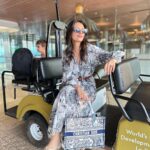 Roshni Chopra Instagram - Springbreak 👩‍👦‍👦🌸🏖️💕 Wearing @pranay_baidya #airport #vacay #travelwithkids