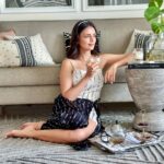 Roshni Chopra Instagram - Slow down you’re movin too fast.. gotta make the moment last 🎵✨ recharging in my sanctuary #Rohome on this beautiful woven rug by @houseofknotsofficial @thepurpleboat_ #decor #interiorstyling #neautraldecor #homedecor Mumbai - मुंबई