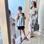 Roshni Chopra Instagram - Springbreak 👩‍👦‍👦🌸🏖️💕 Wearing @pranay_baidya #airport #vacay #travelwithkids