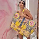 Roshni Chopra Instagram - Big Bag Energy💥 @payalsinghal #2023 📸 @raah.dhika Jolie’s