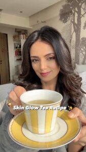 Roshni Chopra Instagram - Digestive morning tea for glowing skin ✨🫖(save and try this for 10 days to see the difference)-

In 500 ml boiling water steep these 4 ingredients 👇✨
Mint leaves about 10
2 cloves 
2 cardamoms 
1 tbsp fennel seeds 

Boil@for 4-5 mins , strain and sip away ! 

#robeauty #morningtea #glowingskin