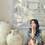 Roshni Chopra Instagram - Fell in ❤️ with @deeteehome’s POTTERY 🏺✨ yes im obsessed #RoHome - who else spends too@much time on #pintrest ?😍 Dress @soapandbasil Teacup @kikatableware Kettle @foodhallindia #aesthetic #aestheticdecor #interiordesign #interiorstyling #mumbaihomes #decor #earthydecor