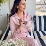Roshni Chopra Instagram - Ad. The beauty of morning rituals lies in the small moments that shape our day. With Larah, I create a symphony of flavors, aesthetics, and well-being. Unleash the magic of morning rituals with Larah Opalware by @borosilandyou where every sip and every bite becomes a celebration of life ✨ Morning tea recipe for detox & digestion Grated ginger (small piece) Ajwain (1 tsp) Saffron (2 strands ) Black pepper (4-5 cloves ) Cloves (3-4) Elaichi (seeds of 2 pods ) Steep in boiling water for 5 mins - strain and sip away . #MyHomeMyWay #larah #borosil #metime #mood #breakfast #healthylife #myspace