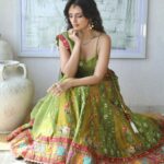 Roshni Chopra Instagram - Tu jhoom 💚✨ wearing this gorgeous lehenga from @vasansi_jaipur a brand I discovered on Instagram for their amazing organic fabrics , skin friendly dyes and handcrafted ensembles. Heads up - their online Annual sale on Vasansi.com - go check them out now ✨🙌 #ad #lehenga #rovive #indiandesigners #indianwedding