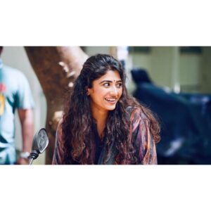 Roshni Prakash Instagram - MEERA 🌺

Along with having Appu sir on board, another very strong reason for me to do LuckyMan was the way Meera feels, her dreams, her world and the emotions she goes through. It’s been a blessing. The memories made will be cherished for a very long time. 

#LuckyMan playing at the theatres near you.Waiting to hear your review. ✨