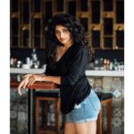 Roshni Prakash Instagram - Virago. ✨ 📸 : @osho_kvt 🤗 👗: @raji.raaga09 ❤️🌺