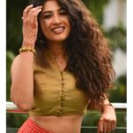 Roshni Prakash Instagram - Smiling at life. ❤️🐻 📸 : @pk_views