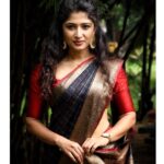 Roshni Prakash Instagram - Wore mom's saree with love for the Audio release of JADA. Was such a delight to be present on the stage with amazing people from the industry. Movie releasing on Dec 6th at the theatres near you. ❤️ #jada #jadafromdec6th Prasad Lab Vadapalani