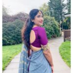 Roshni Prakash Instagram - Indulging in Clichés 💜 Jewellery: @the_jewel_box_rental_jewellery ✨ P.C : The cutest niece ever. 💟 @alpanarajagopal London, United Kingdom