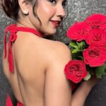 Roshni Walia Instagram - Just ❤️ . . . . . #reels #reelitfeelit #reelkarofeelkaro #trending #trendingreels #explore #foryou #roshniwalia #red #bollywood #hindi ❤️🔚
