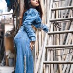 Roshni Walia Instagram - Suggest a caption please 😘🔚 Worli, Maharashtra, India
